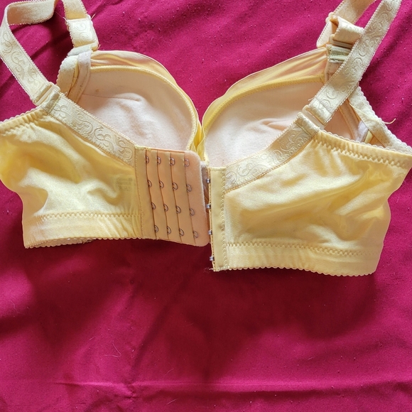 Push up bra yellow 6 cm thickness - Picture 3 of 3